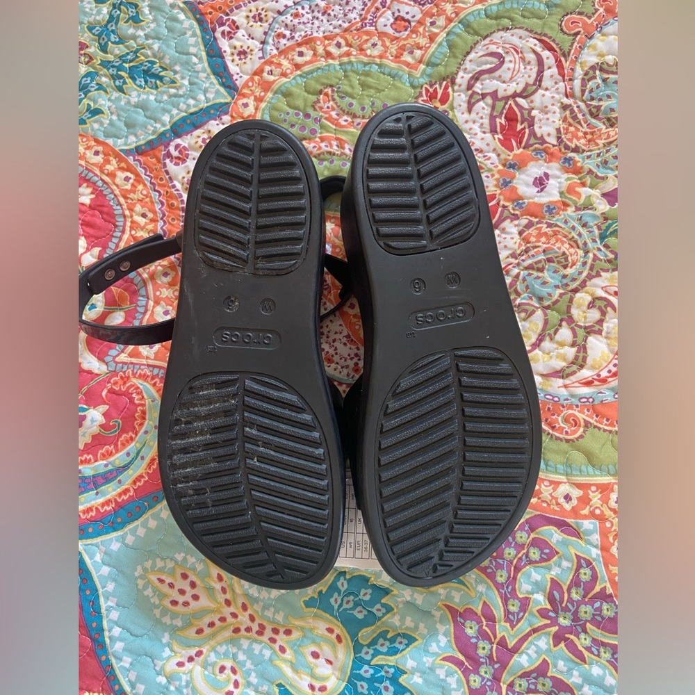 Crocs NWT Brooklyn high shine ankle strap wedge size 6 black comfort shoe - Picture 5 of 5